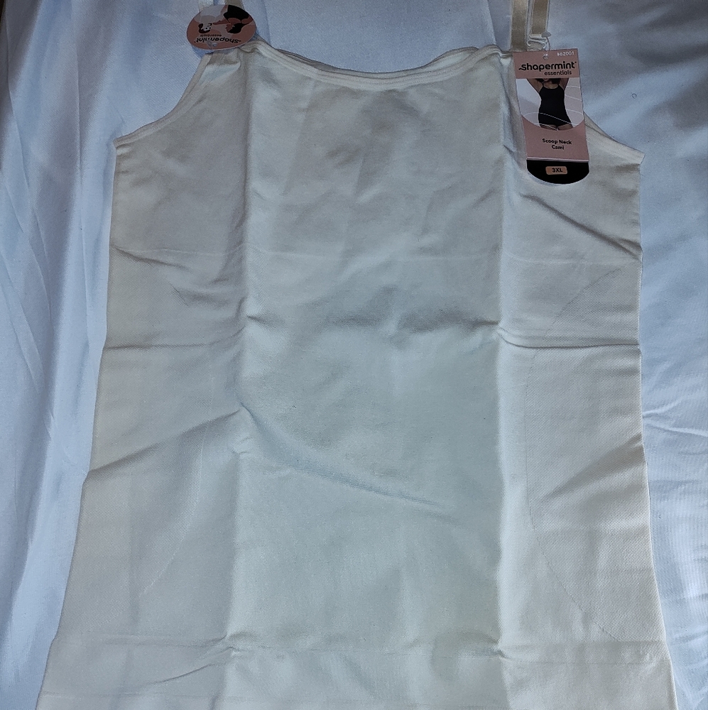 Shapermint Essentials Scoop Neck Cami - Picture 2 of 3